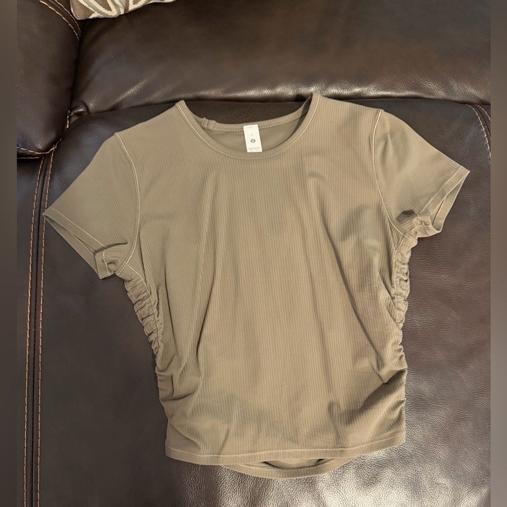 lululemon athletica Short Sleeve Ribbed Tee in Olive/Taupe